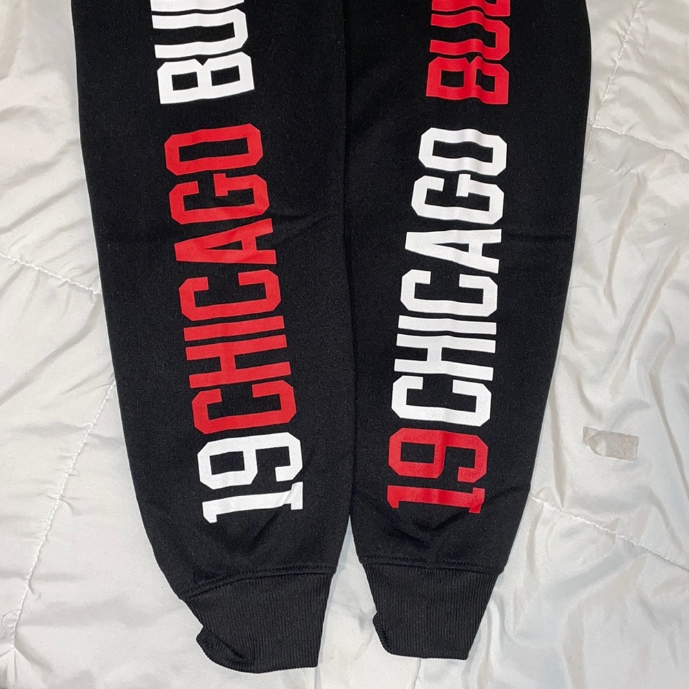 BNWT CHICAGO BULLS SWEATS